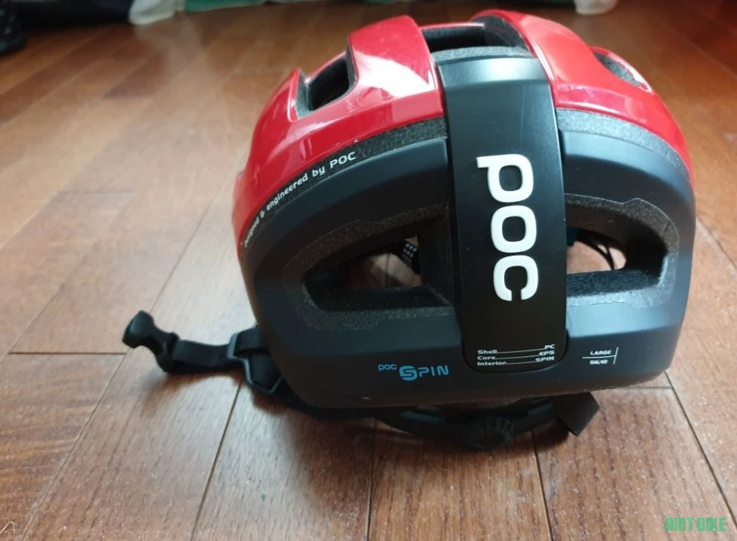 2. Vând casca POC , ciclism MTB