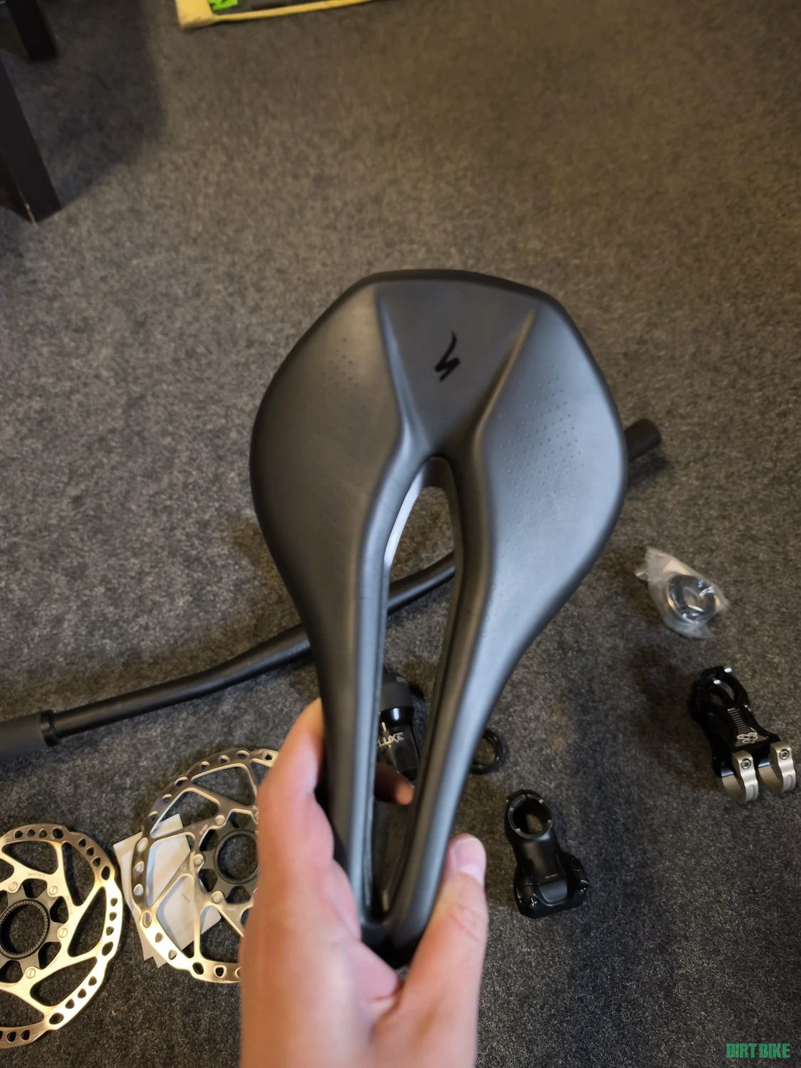 1. Sa Specialized Power Comp 143mm