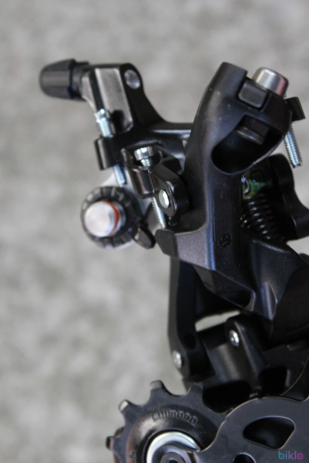 3. Shimano CUES RD-U3020 9-vit. schimbator spate