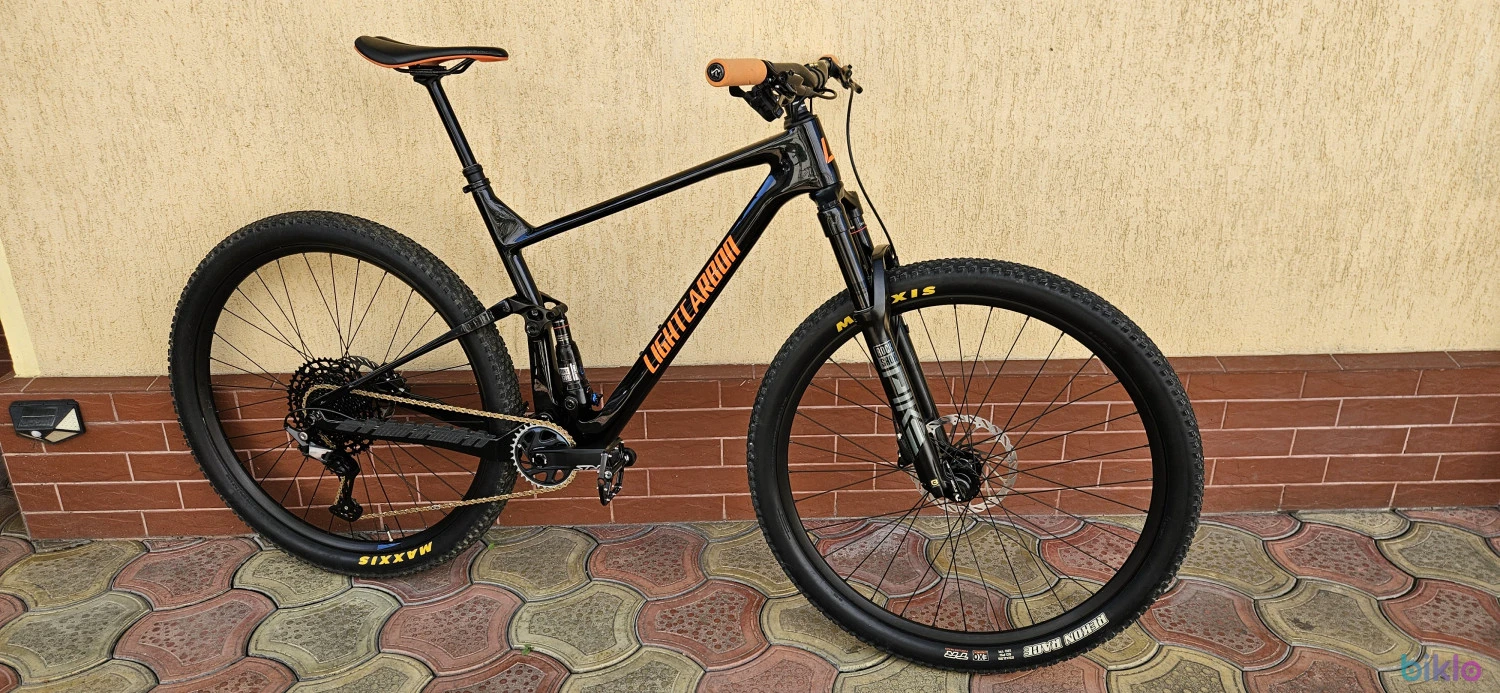 4. Lightcarbon LCF 919 - XC/ marathon (size L)