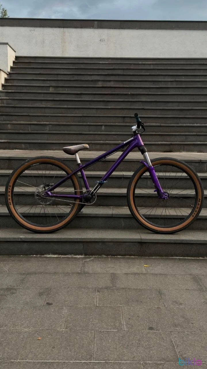 1. Dirt Jumper Canyon stitched 360
