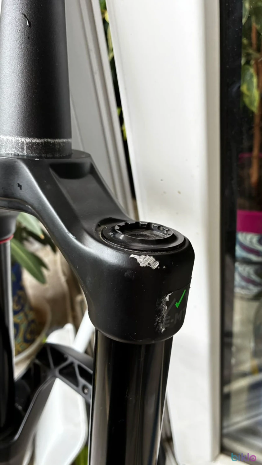 7. Suspensie Rockshox Domain gold 170mm