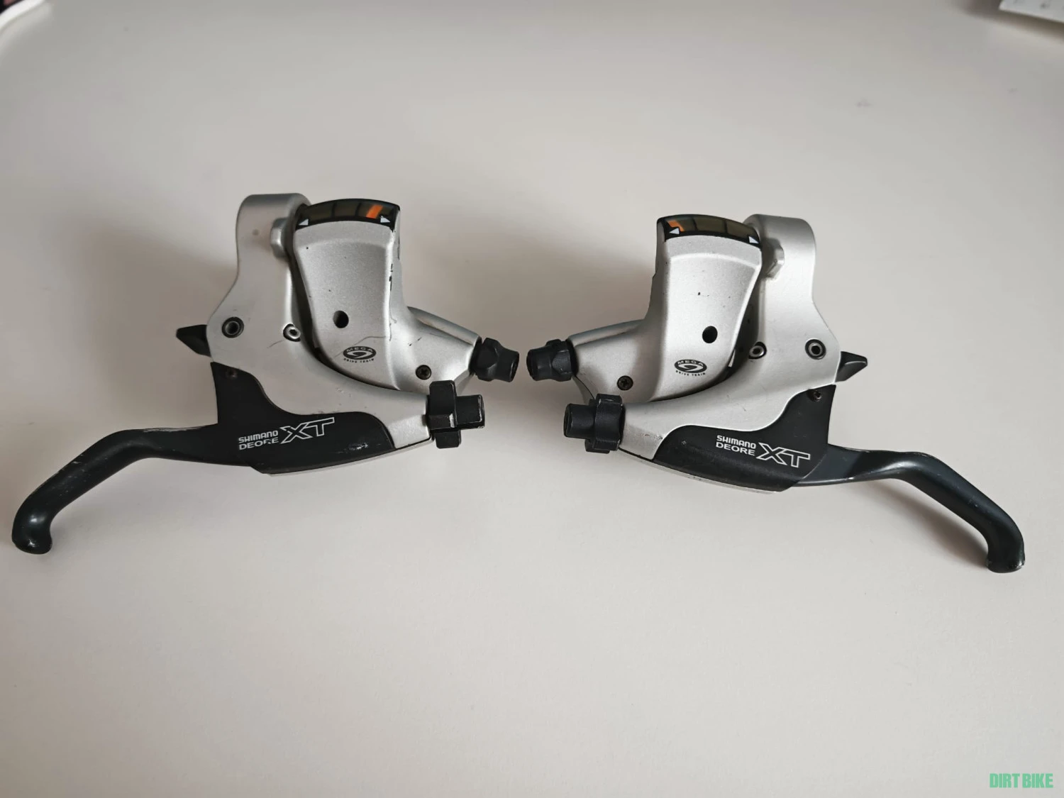1. Manete combo Shimano XT M750 3 x 9 viteze
