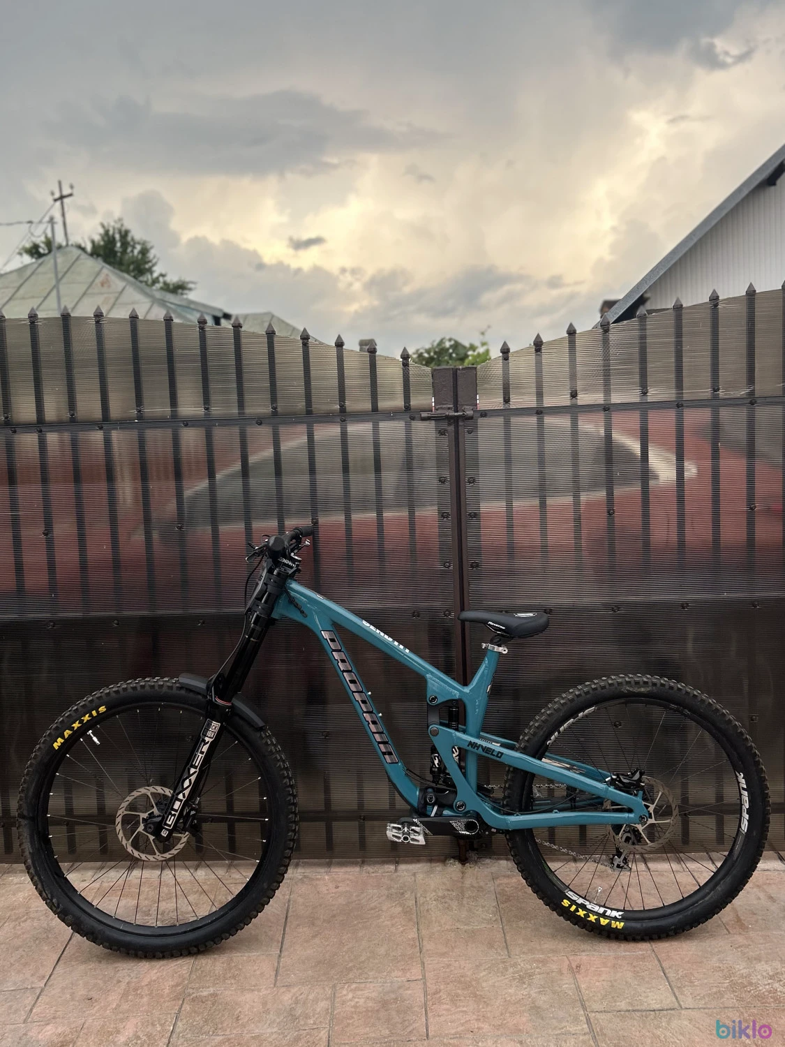 1. Vand Propain Spindrift AL Park 2024 mullet custom build aproape nou (20 ore de utilizare)