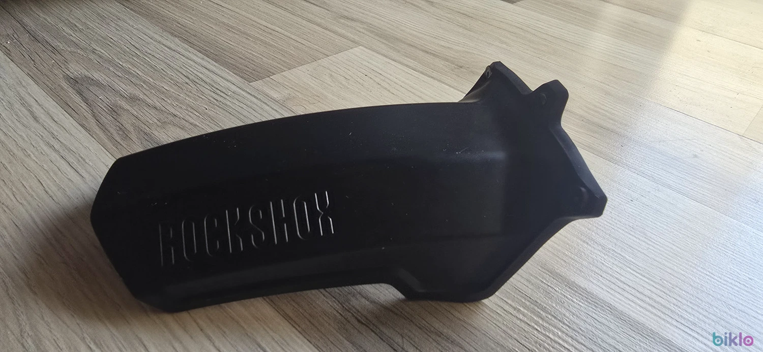 8. Furca RockShox Domain R 170mm