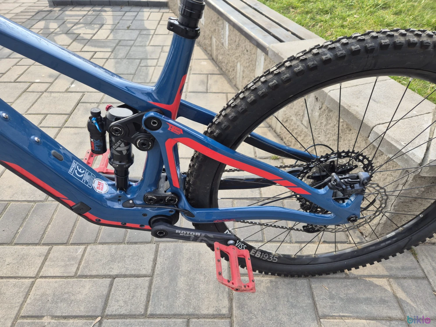 9. Bicicleta Electrica Pivot Shuttle SL Carbon Marimea Large