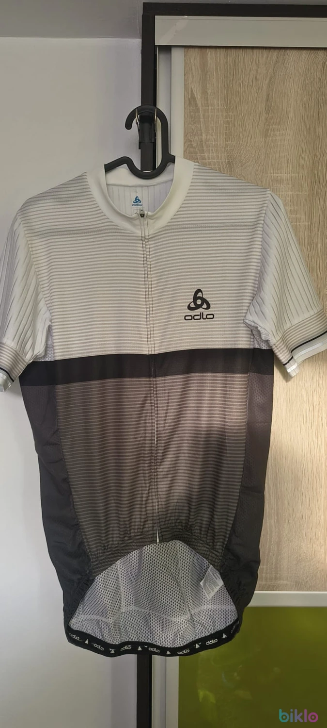 1. Vând tricou Odlo