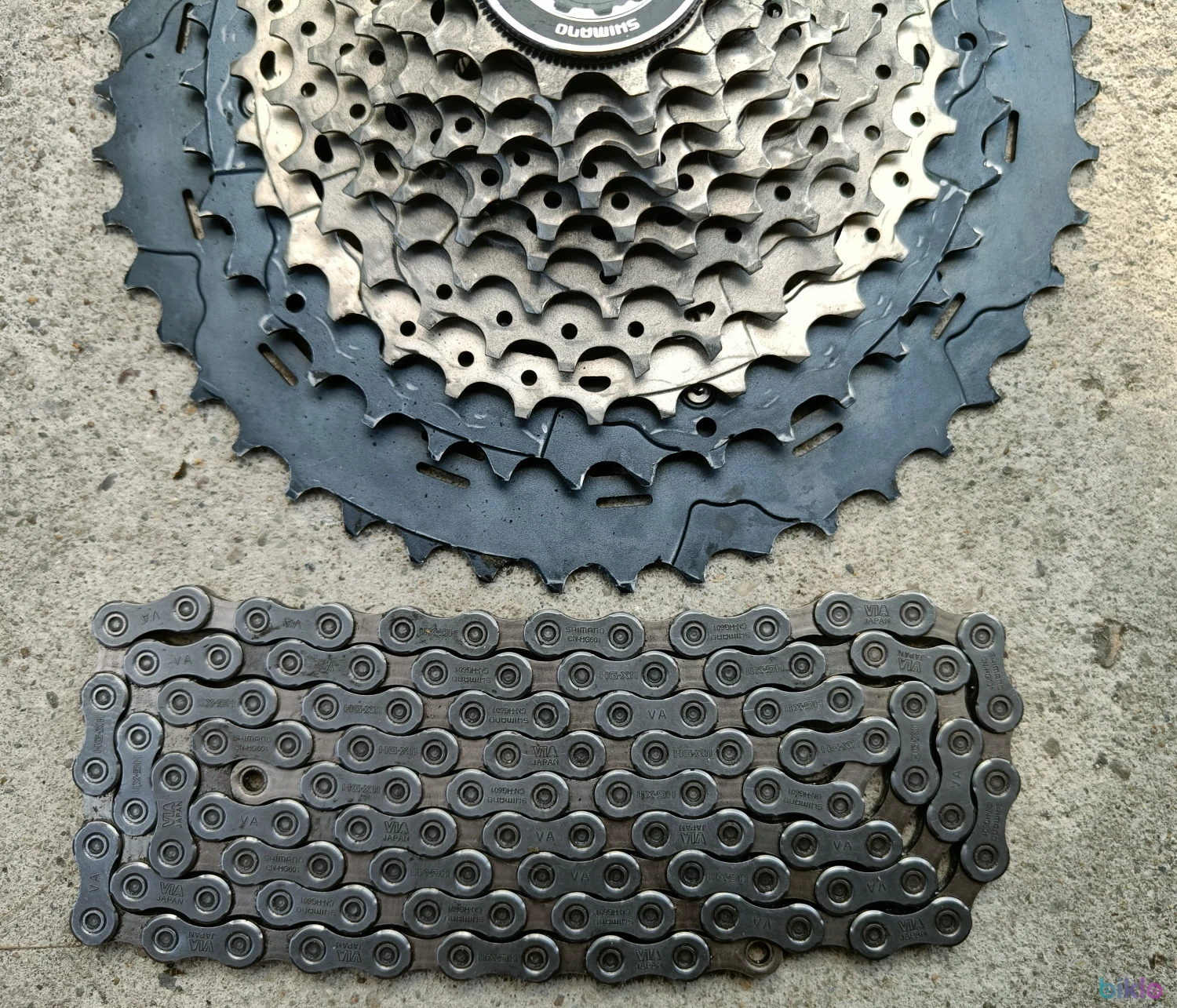 3. Set caseta pinioane + lant Shimano Slx M7000 11-46d. 11v