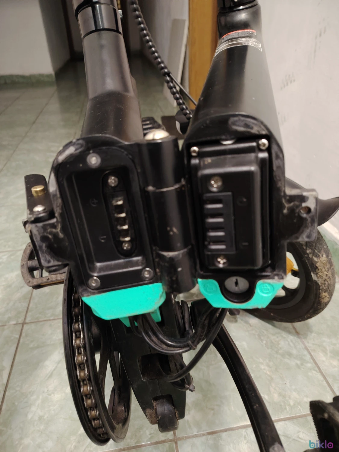 8. Bicicleta electrica pliabila HITWAY