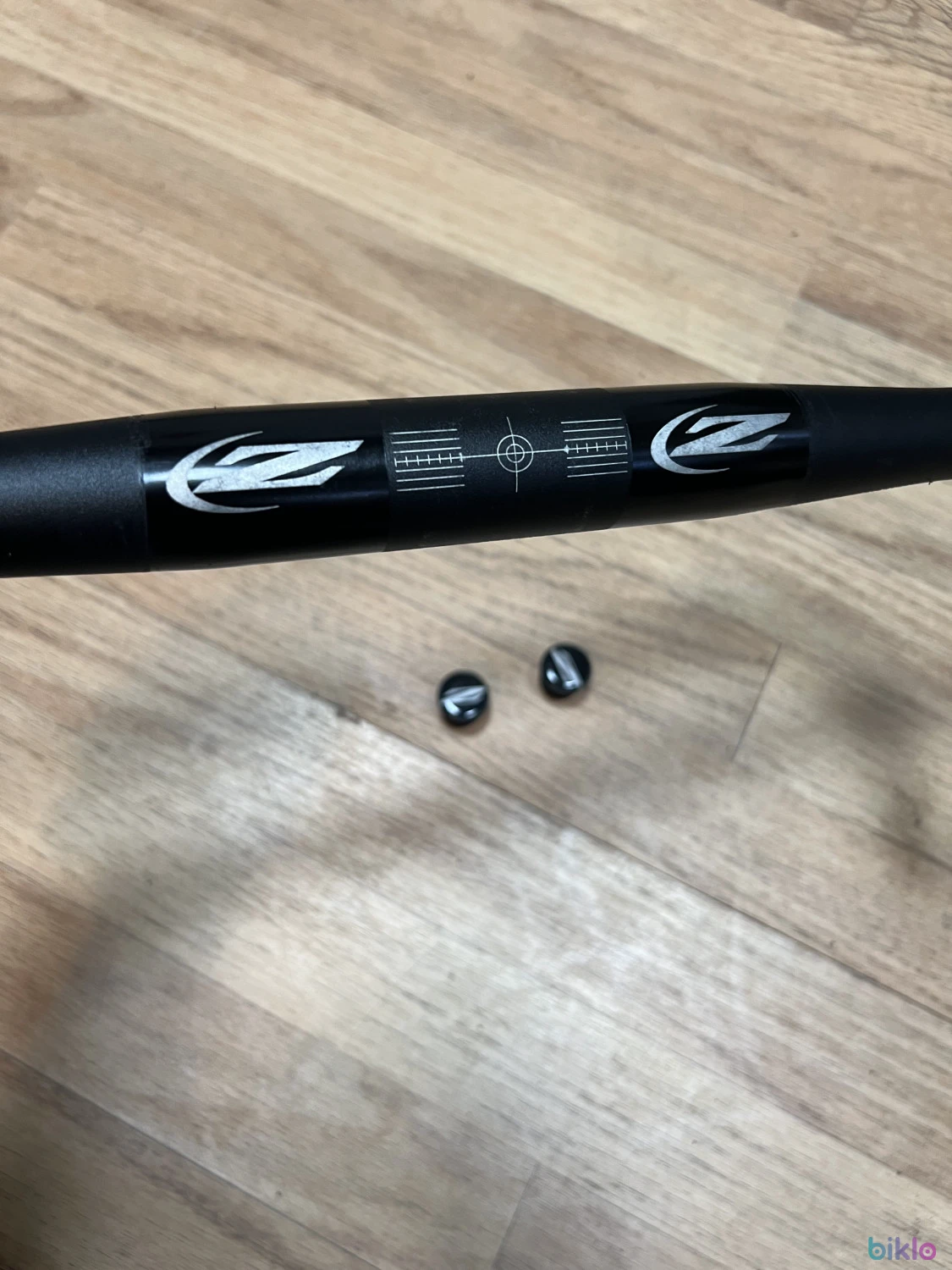 4. Ghidon cursierea Zipp Service Course SL 80
