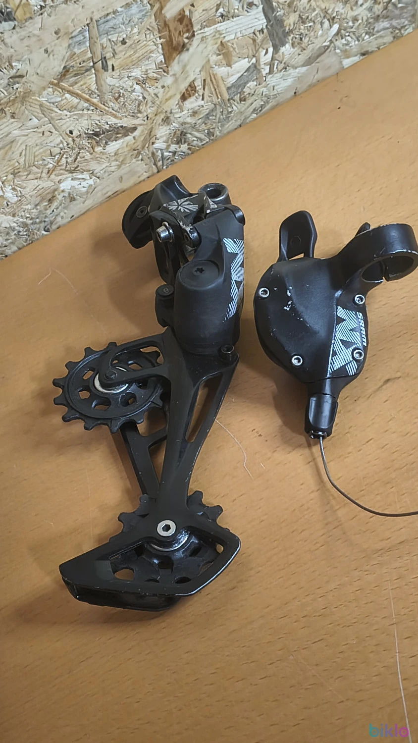 1. SCHIMBATOR PINIOANE CU MANETA SRAM NX EAGLE 12 PINIOANE PATINA LUNGA