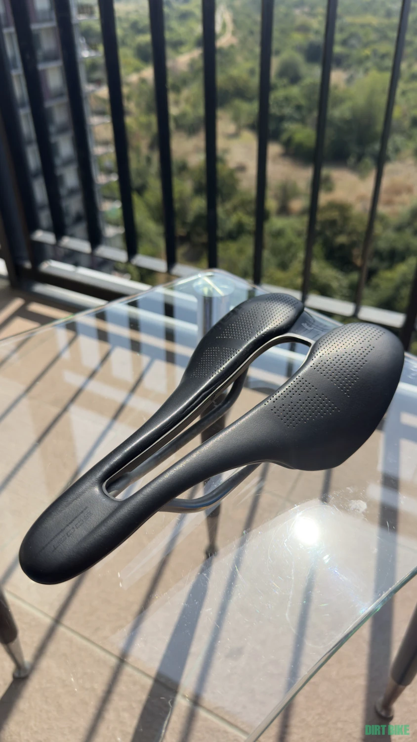 1. Selle Italia SLR Boost Ti 316 Superflow S3