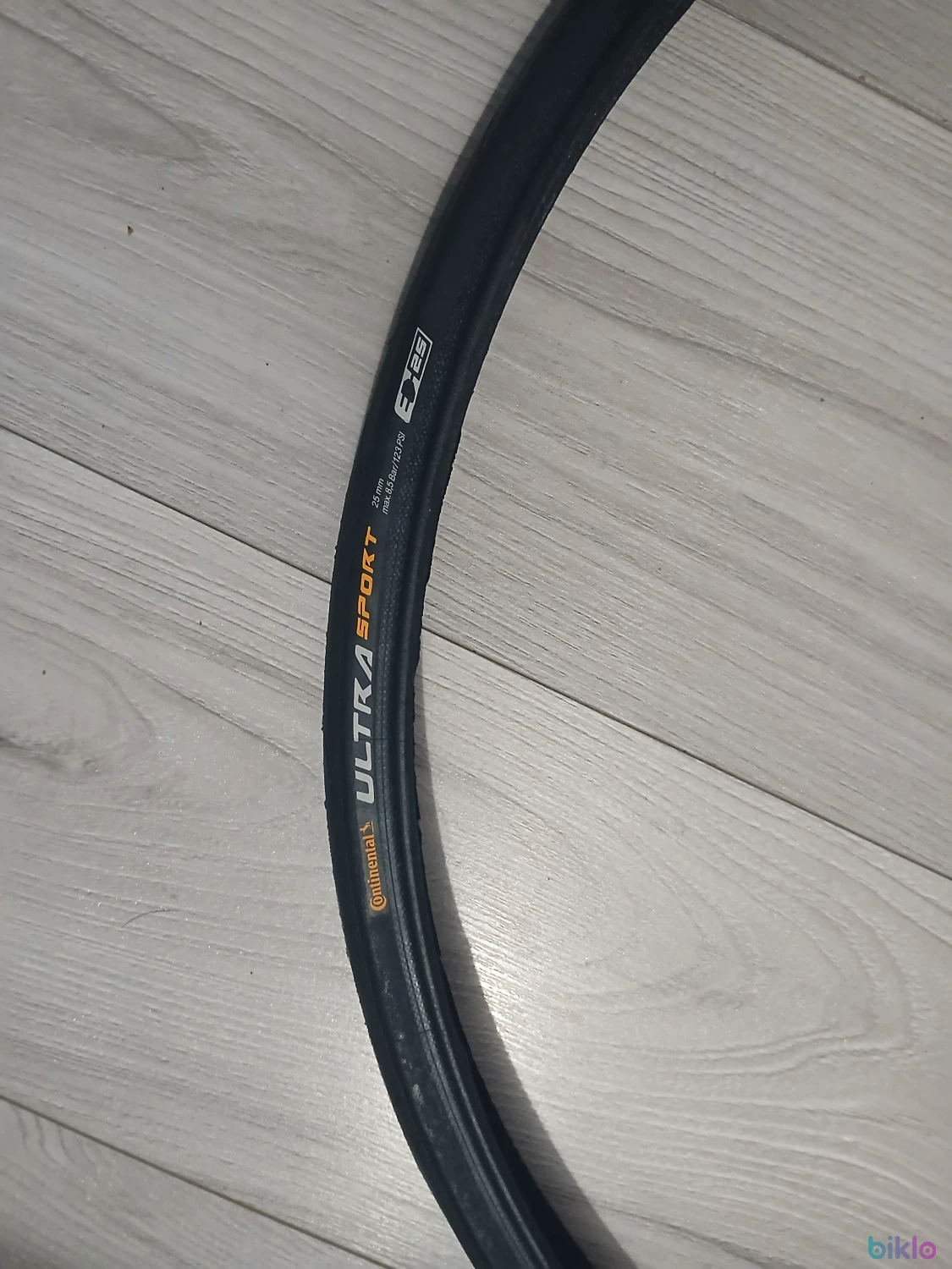 2. Continental Ultra Sport III nefolosite