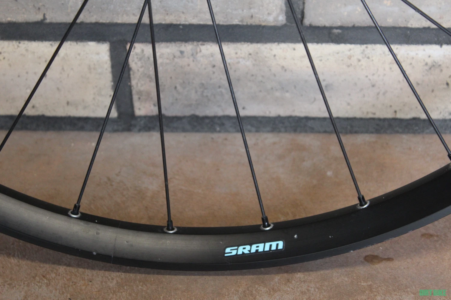 3. Roata DT Swiss Sram 27,5 fata cod:0113