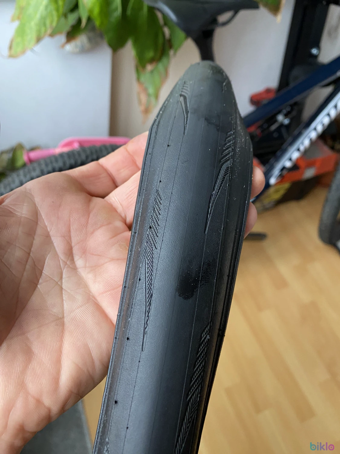 10. Cadex Race GC 28mm 700x28c