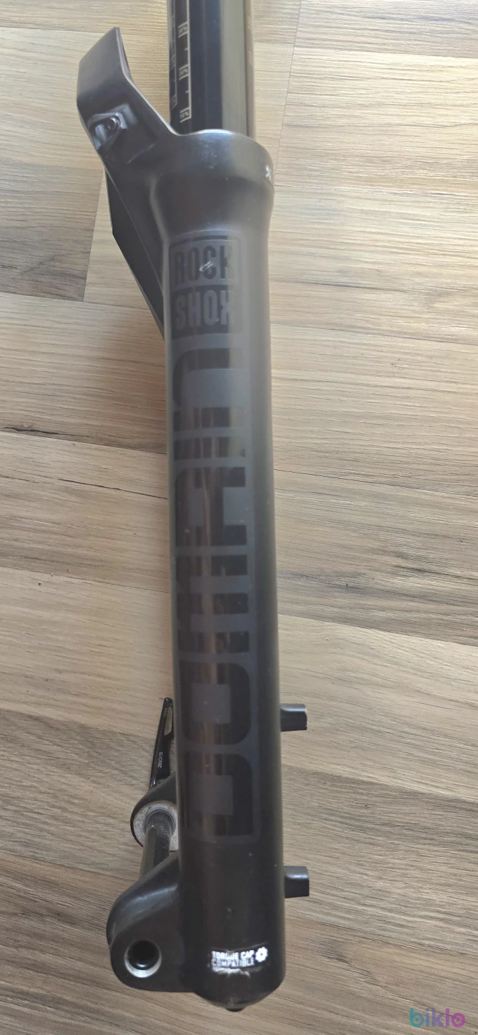 7. Furca RockShox Domain R 170mm