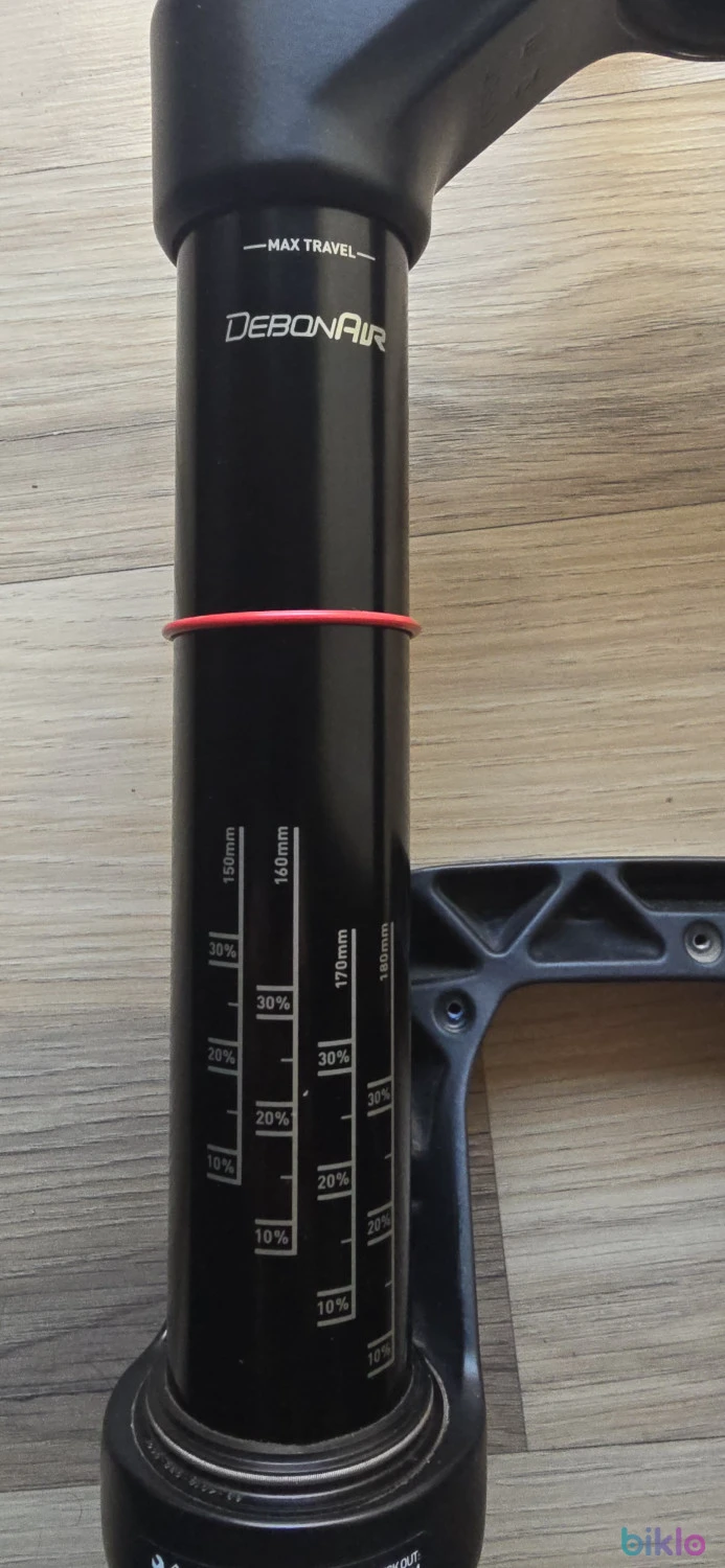 4. Furca RockShox Domain R 170mm