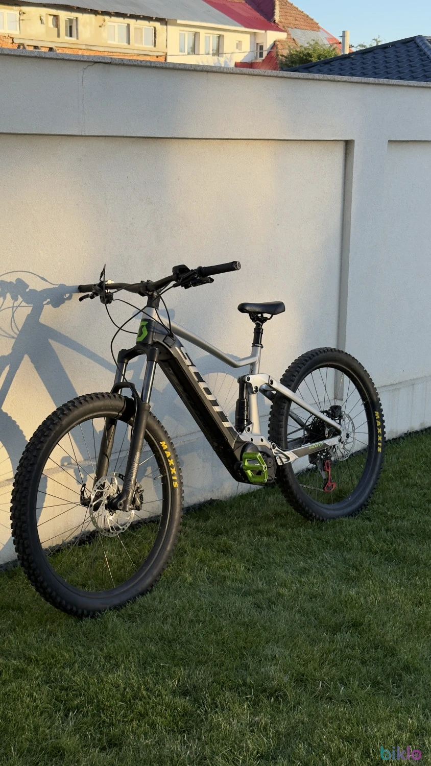 1. Vand Scott Strike Eride sau Schimb