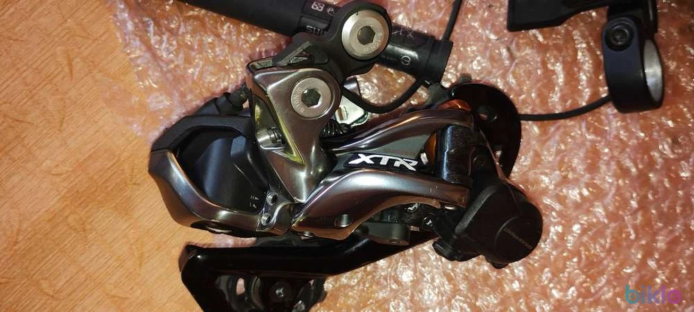 1. Shimano XTR RD-M9050 GS Di2 11 sp.