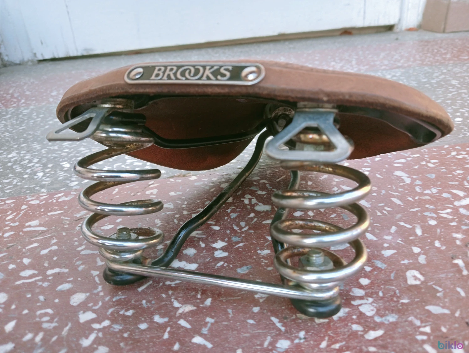 8. Sea vintage Brooks piele