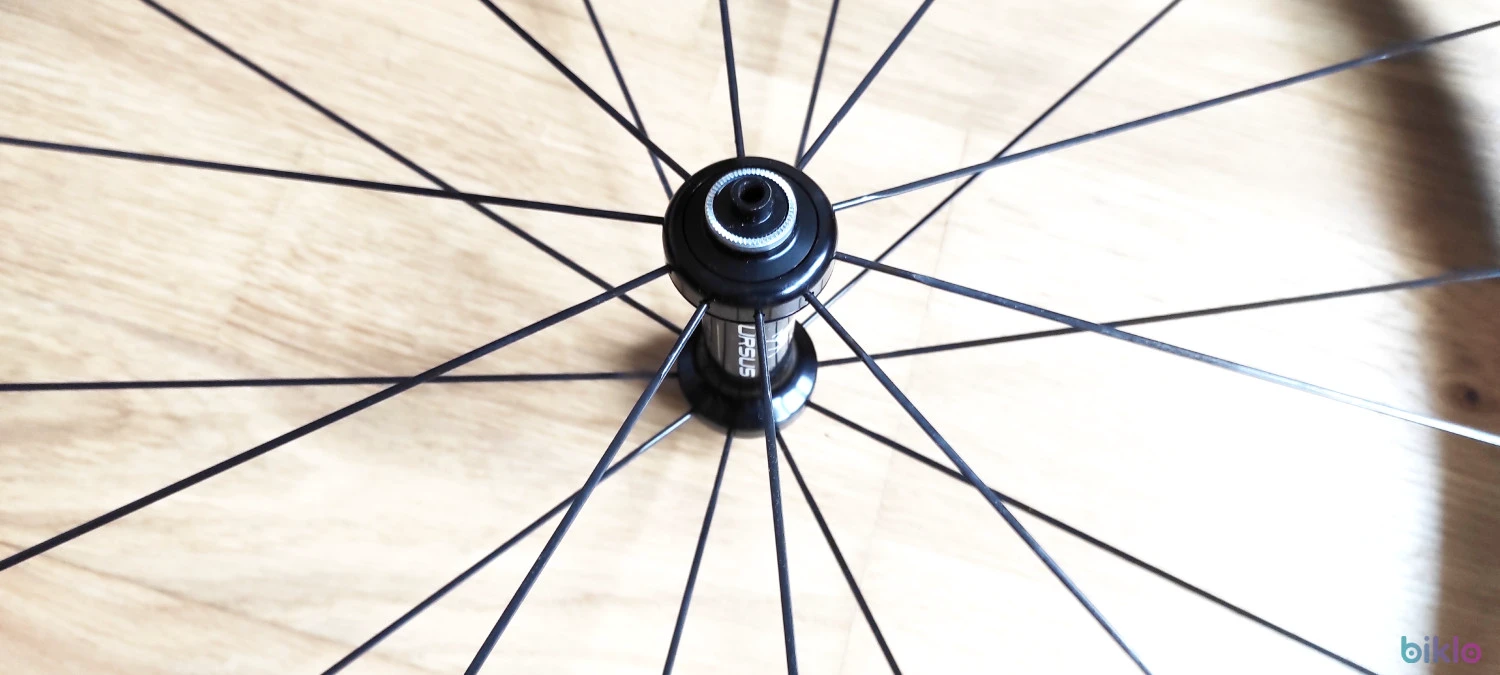 4. Roata fata cursiera carbon Ursus Miura TS47 tubulara made in Italy, 652 grame, noua