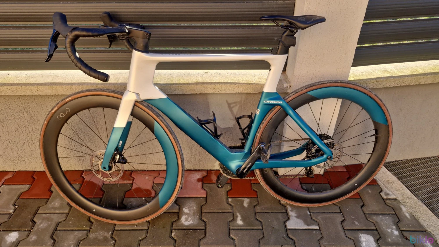 1. URGENT • Orbea Orca Aero Carbon (Mărime 57 - L/XL) • SRAM Force eTap AXS 2x12 • Oquo Carbon • Stare Impecabilă