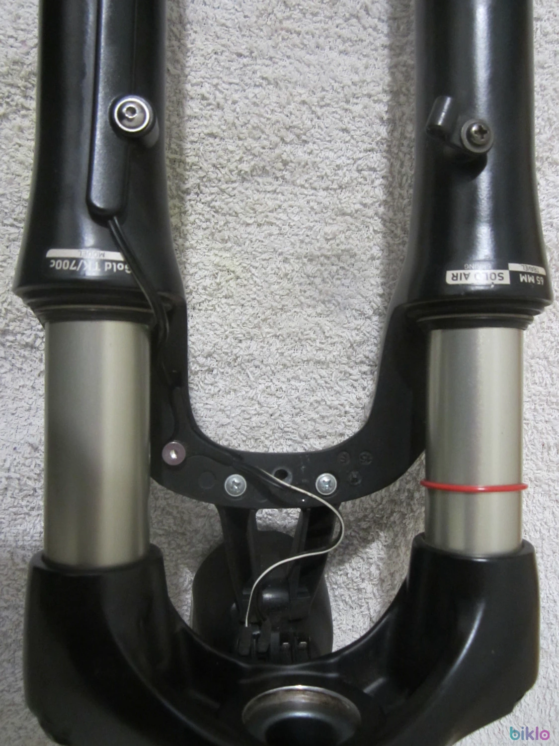 3. Furca pe aer rock shox paragon pt roata 28 cu far