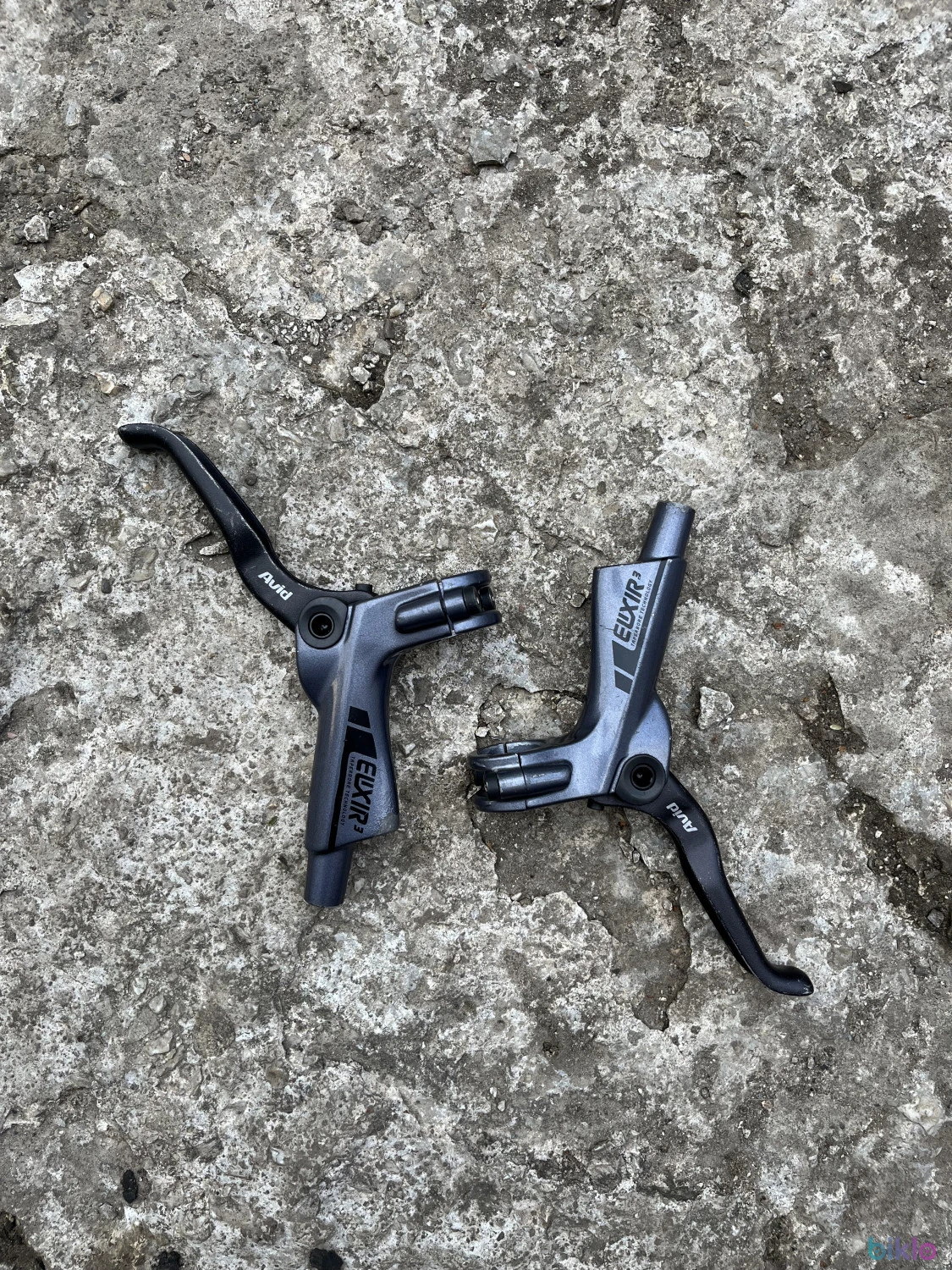 1. Manete Avid Elixir 3 (defecte/pentru piese)
