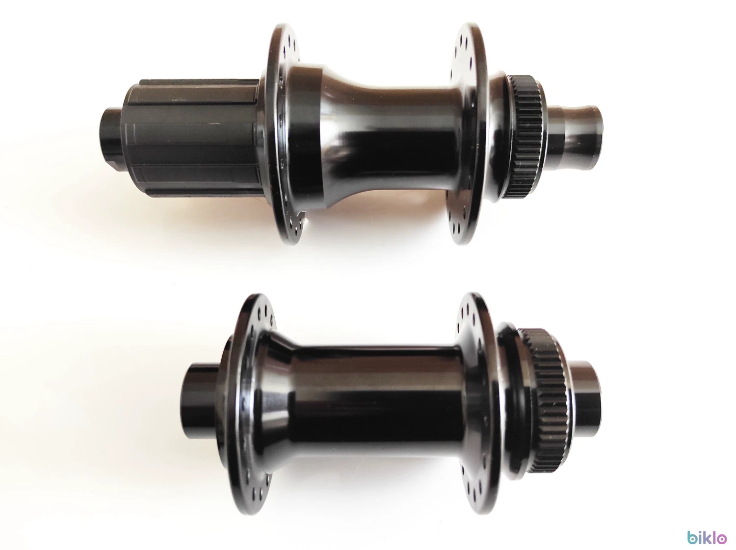 1. Pereche butuci Formula CL-712 si RXC-142S 12x100mm/12x142mm, 32h, disc, noi
