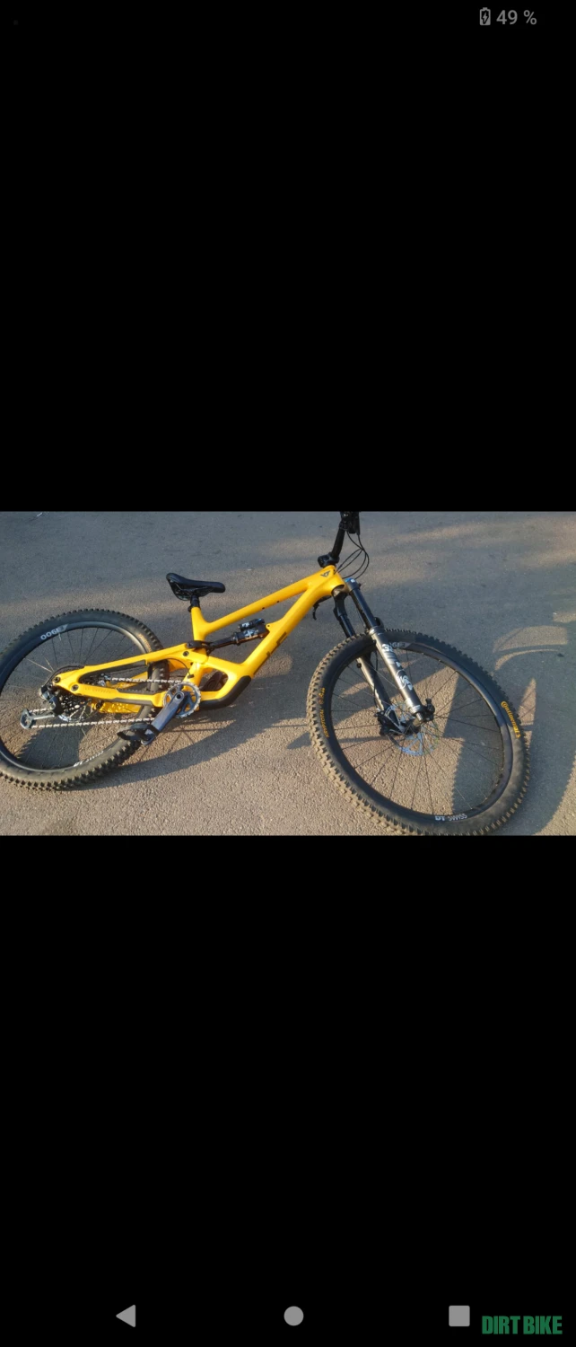 1. Yt capra core 3 full carbon full fox