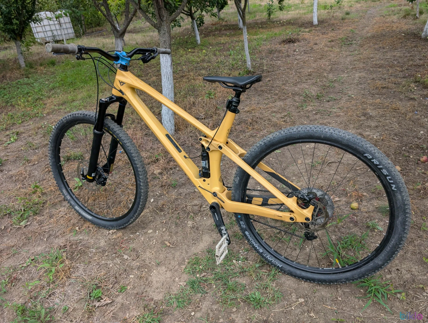 2. Bicicleta YT industries Izzo 2023