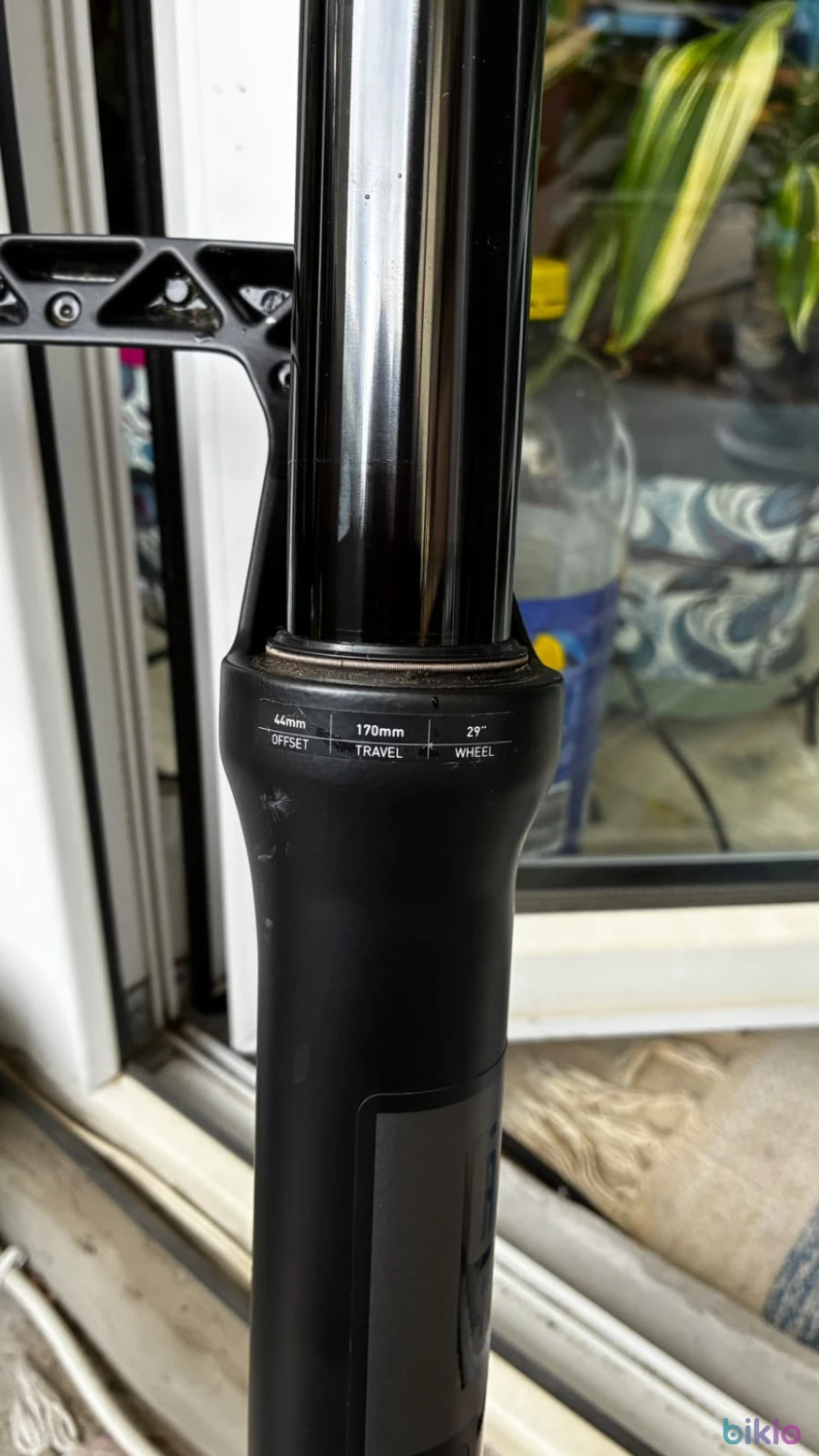 6. Suspensie Rockshox Domain gold 170mm