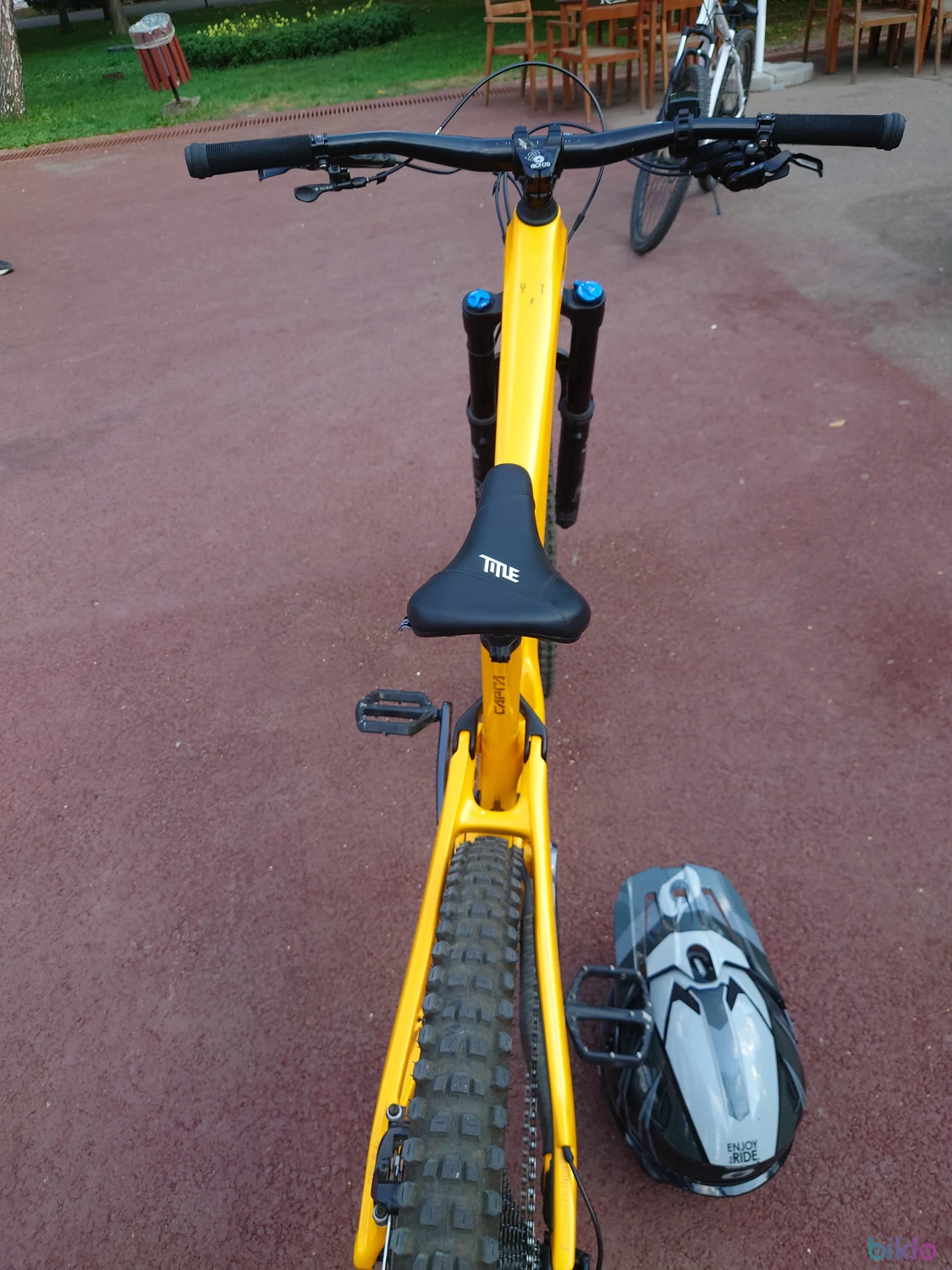 3. Yt capra core 3 full carbon full fox