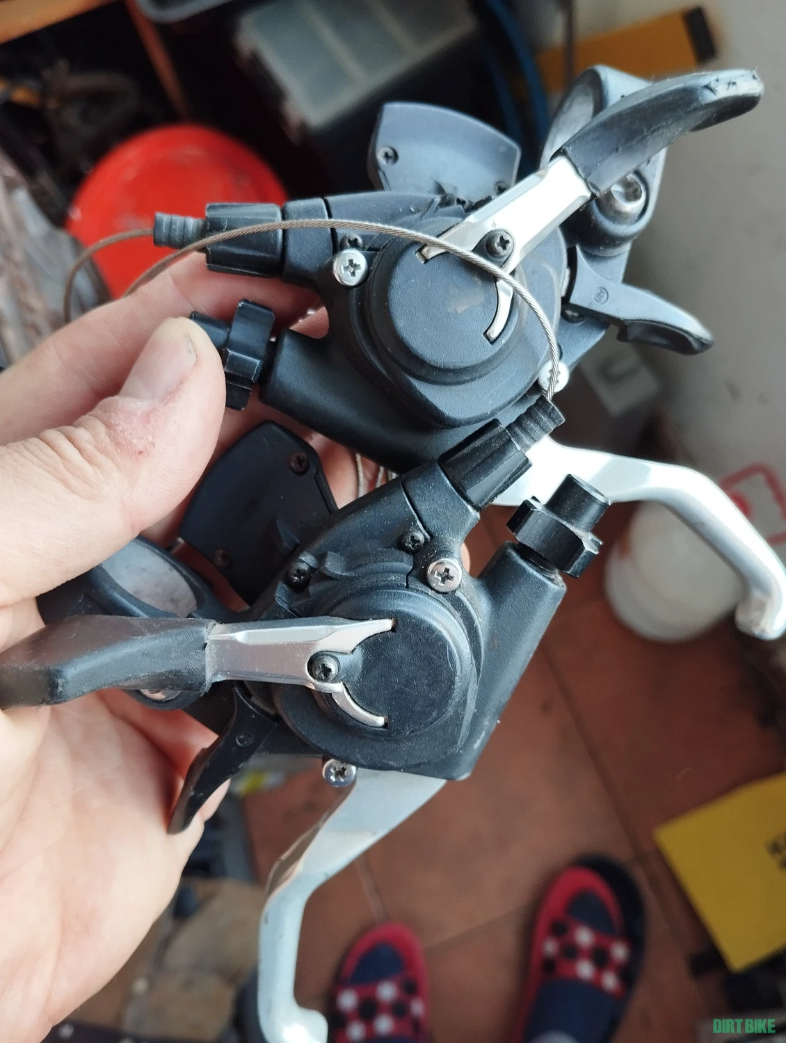 7. Manete frâna schimbator combo Deore Xt 3x8