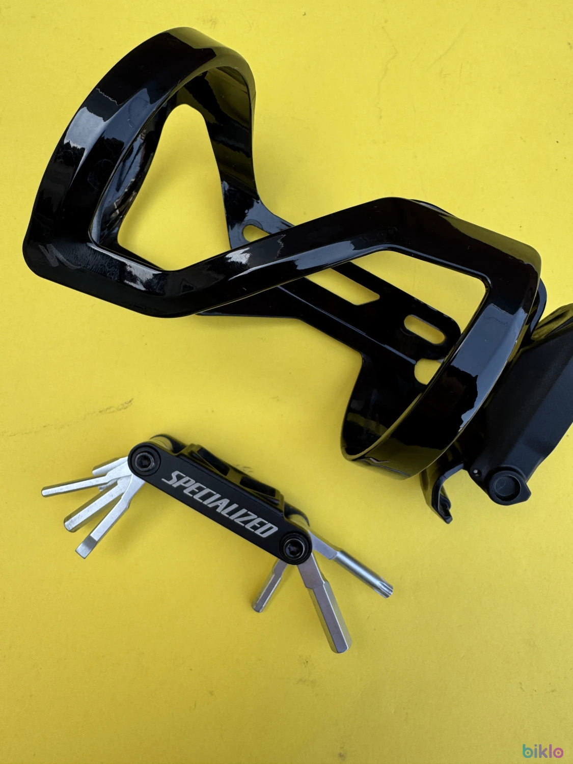 3. Suport bidon + mini tools-Specialized