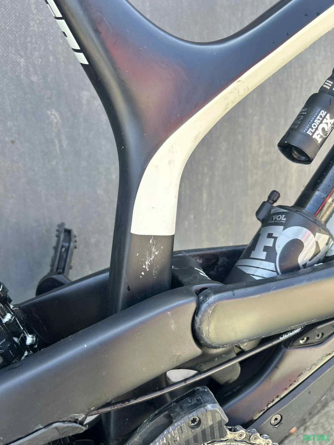10. Yt tues cf pro race 27.5, pretul e negociabil