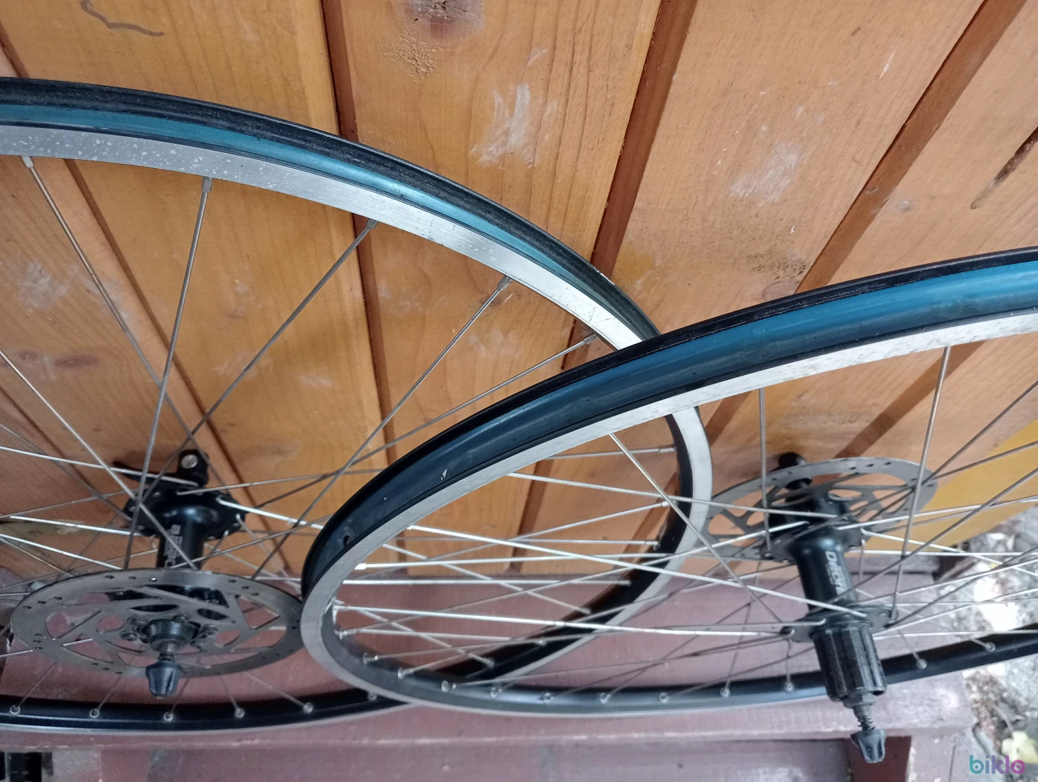 2. Set roti treking 28 butuci Shimano Deore disc frana Shimano Japan 160 mm