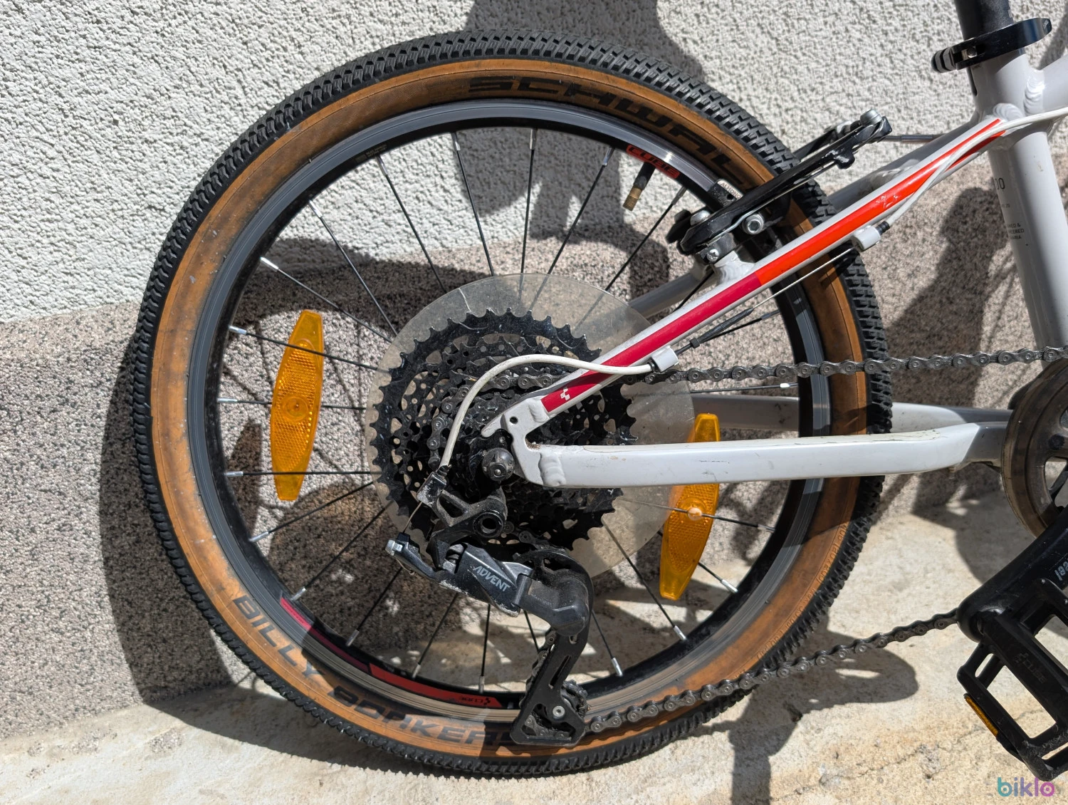 8. Cube Acid SL team 20" 8.2kg