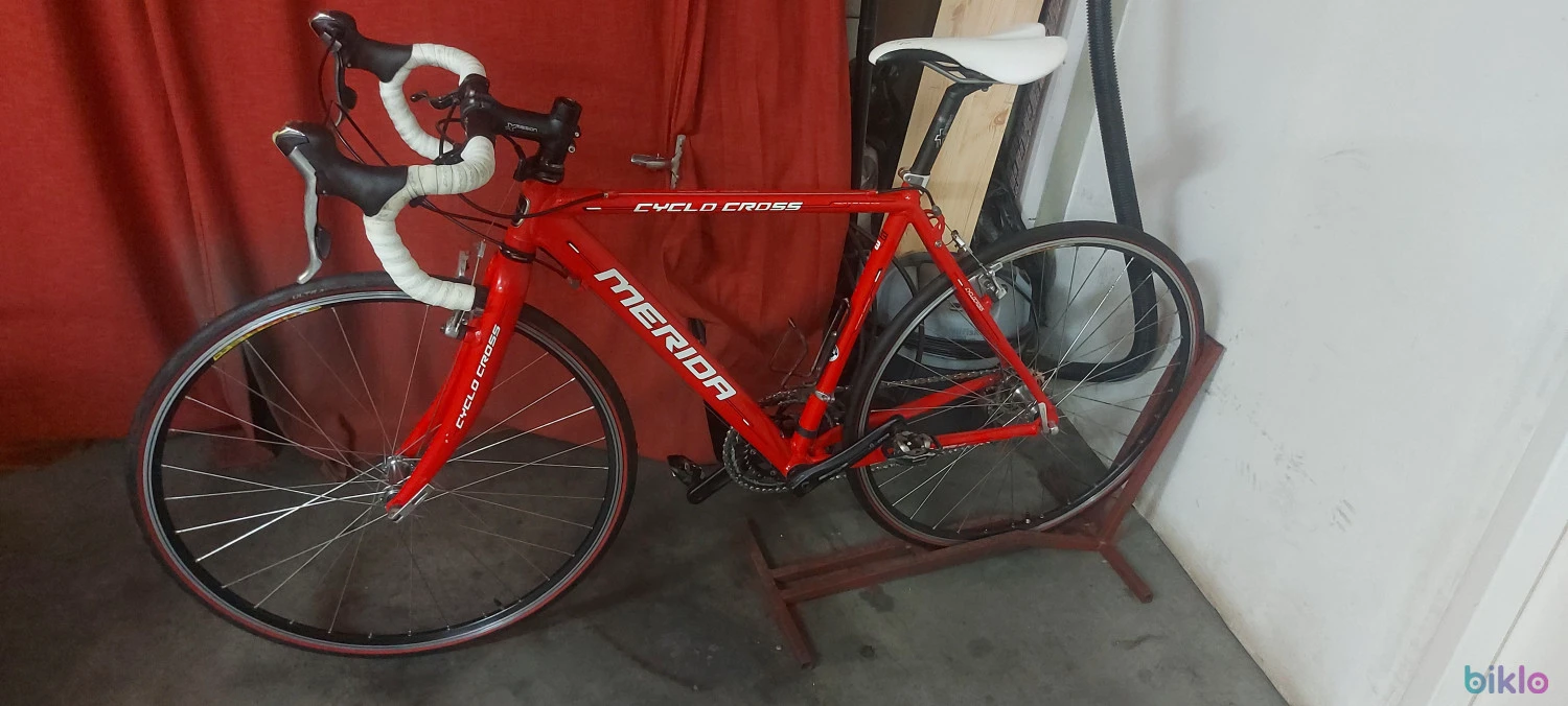 1. Bicicleta Merida Cyclocross , marimea M cu frane V-brake