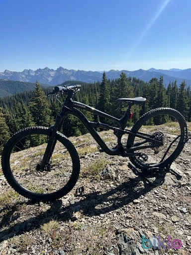 1. Bicicletă MTB Trail/Enduro uşor Habit 4 2025