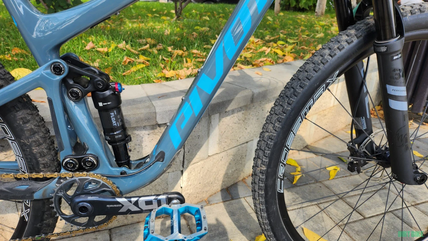 3. Bicicleta Pivot Mach 4 SL Carbon Marimea Medium