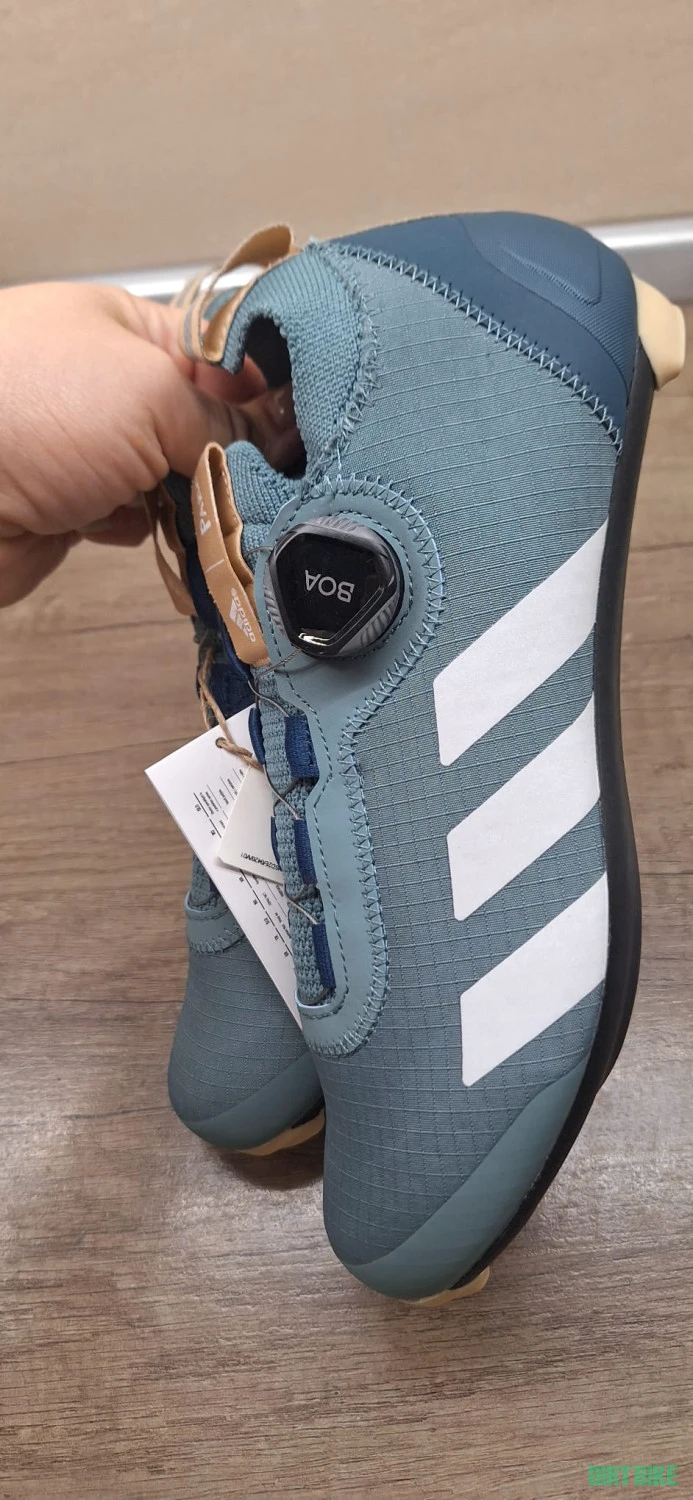 3. Pantofi Adidas Parly GX8931 mărimea 38.5