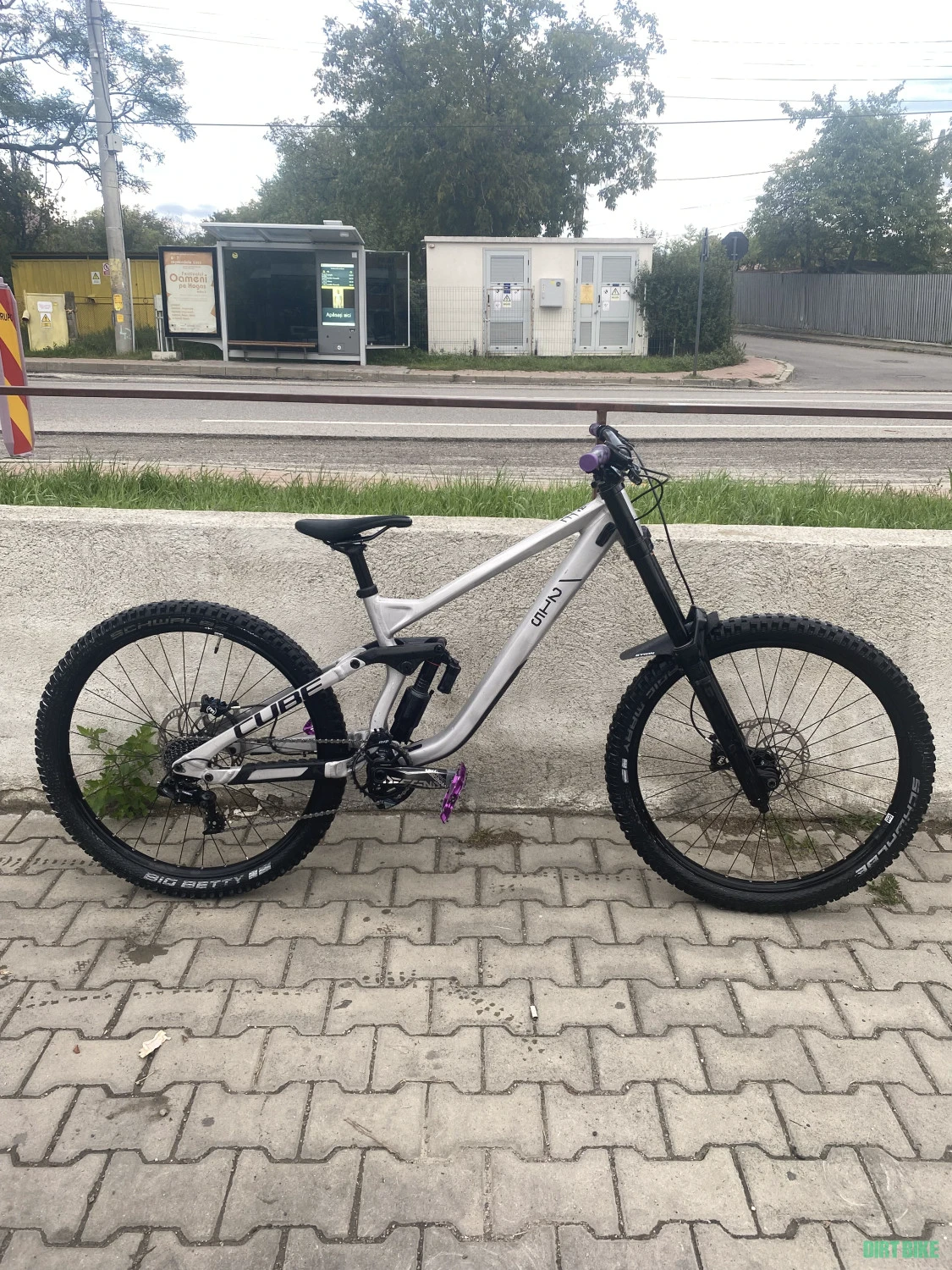 1. Vând bicicletă Cube two 15 pro 2025