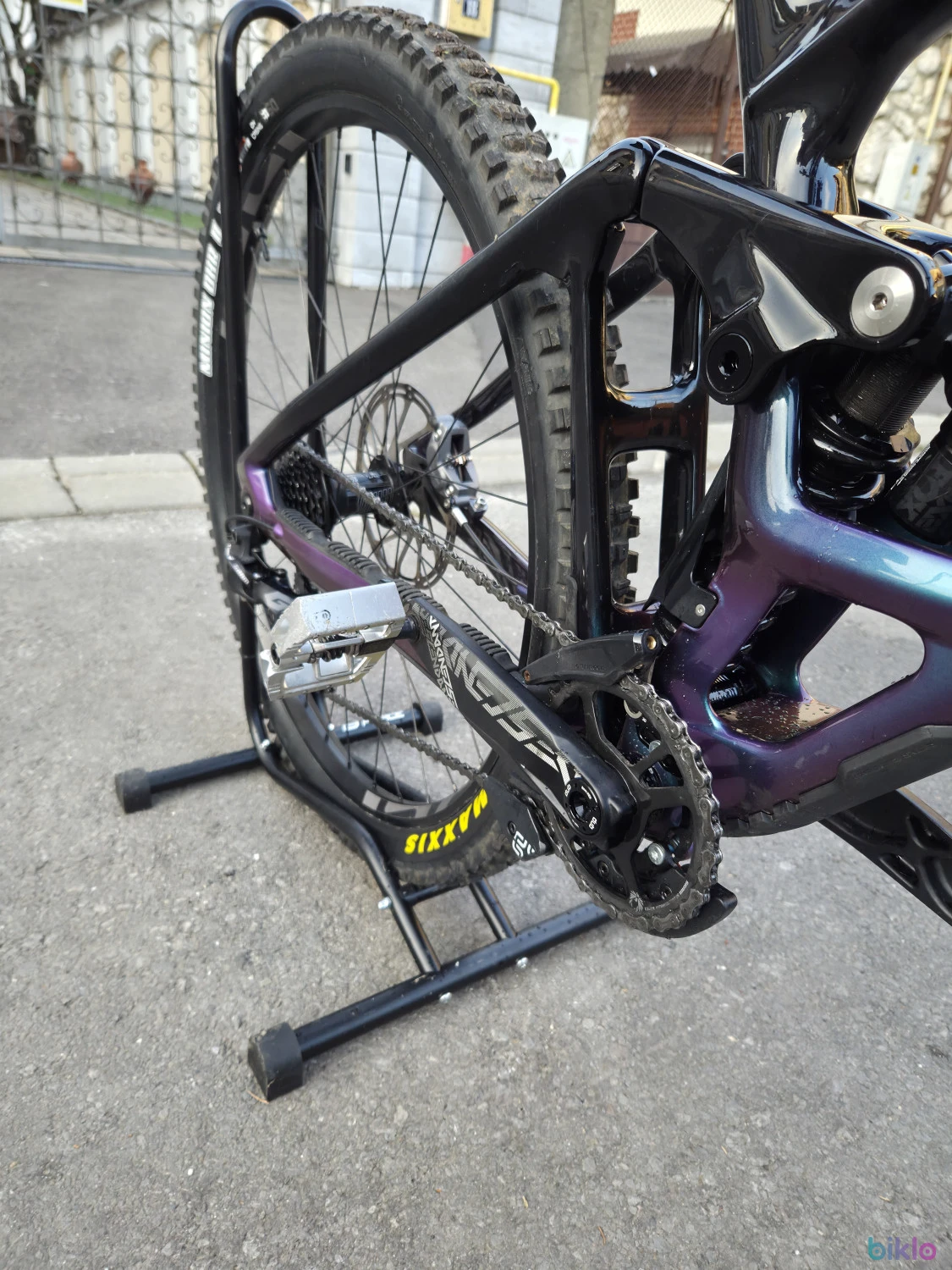 6. Mondraker Summum Carbor R Polaris