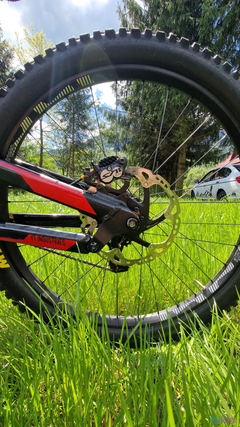 5. Yt Tues Blood Red Core 2 Downhill