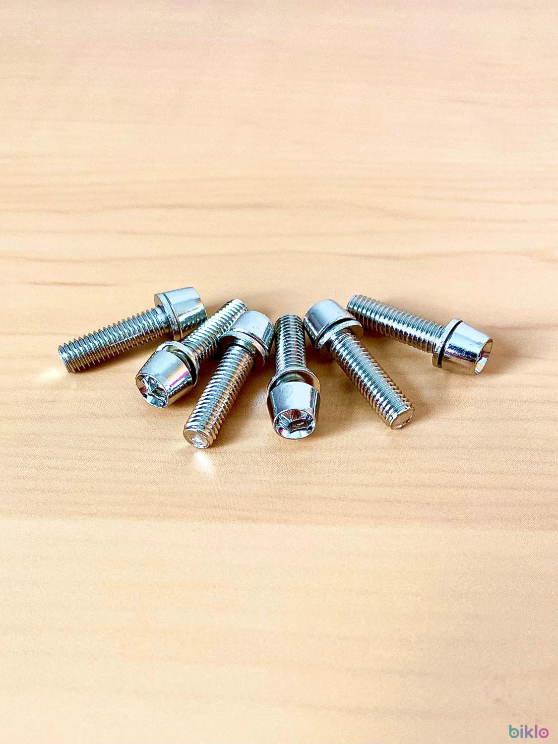 1. Set 6 suruburi M5×18mm Rider Race pentru pipa/ tija ghidon bicicleta