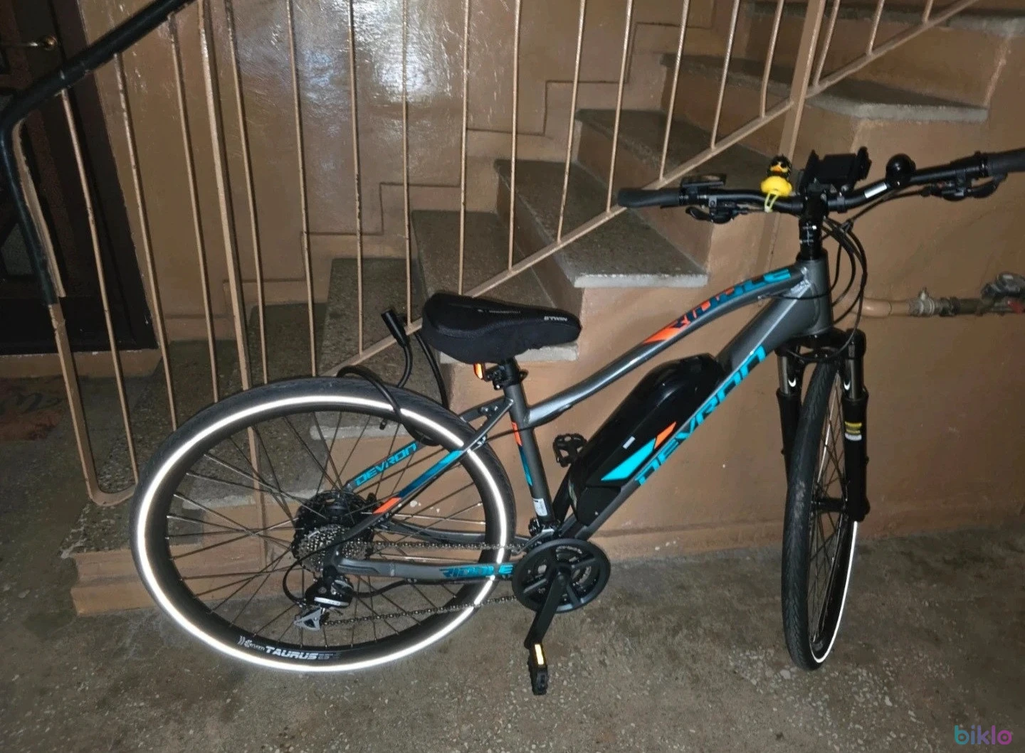 2. Bicicleta electrica Devron 28162 - 28 inch, M, gri - albastru. Plus accesorii.