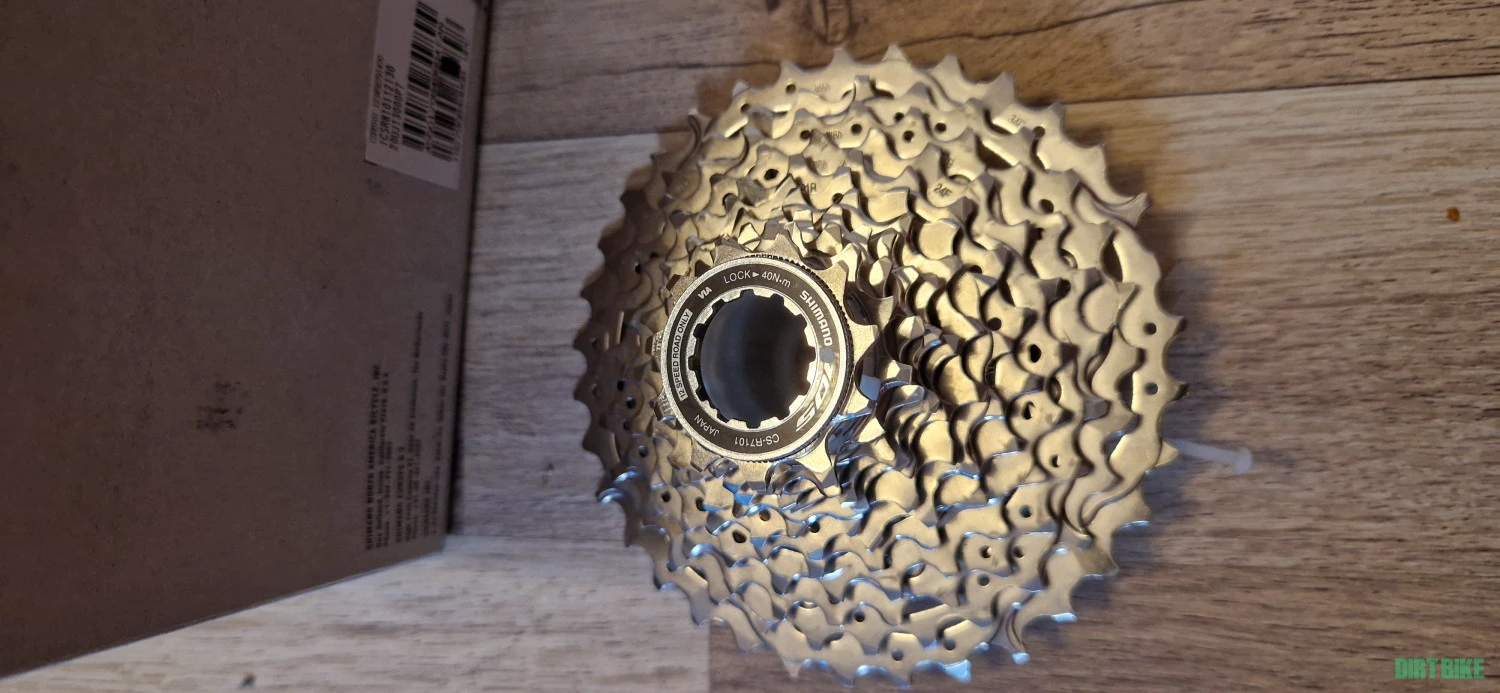 1. Pinion shimano 105 cu 12 viteze 11×34