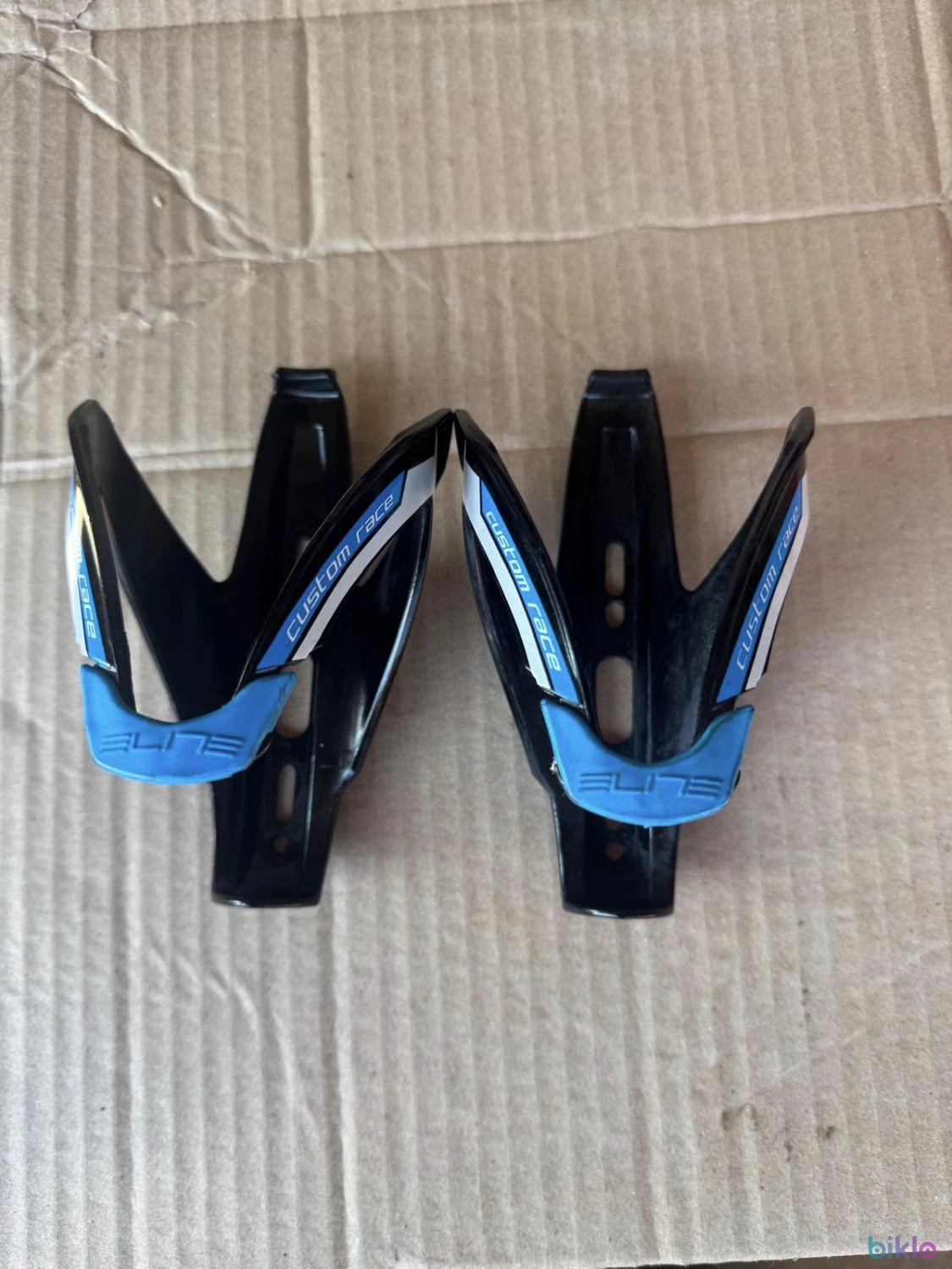 1. Set suporturi bidon Elit Custom Race