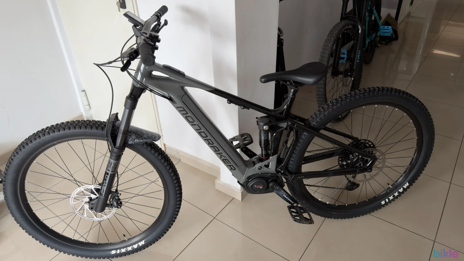 1. Bicicleta Mondraker Chaser 2025 29" Grey Black Ebike